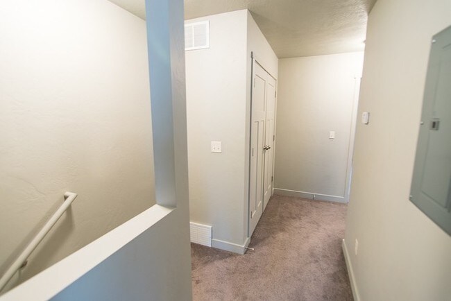 Building Photo - Amazing Townhome in Edgewater Community