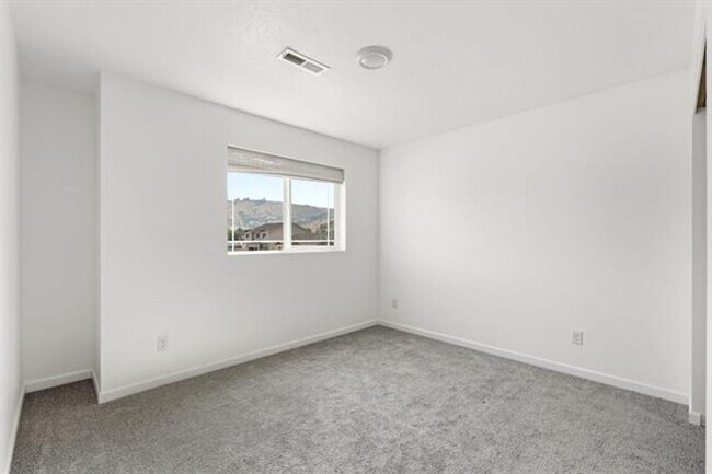 Building Photo - 124 S Glenbrook Ct