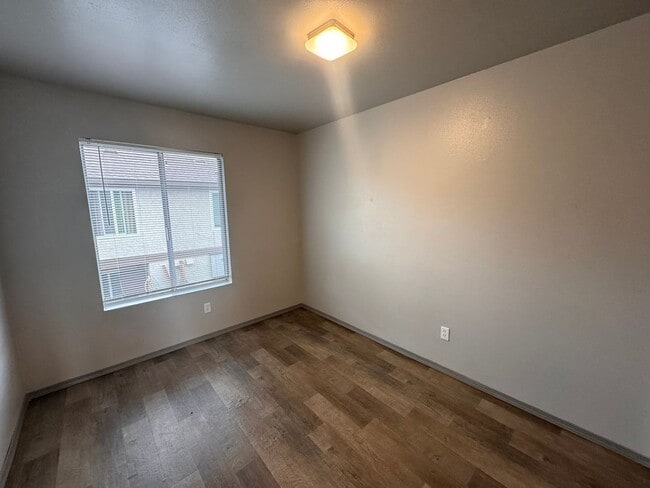 Building Photo - Modern 3-Bedroom Townhome with Garage & Pr...