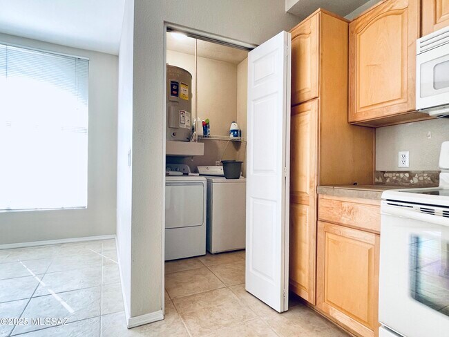 Building Photo - 1500 E Pusch Wilderness Dr