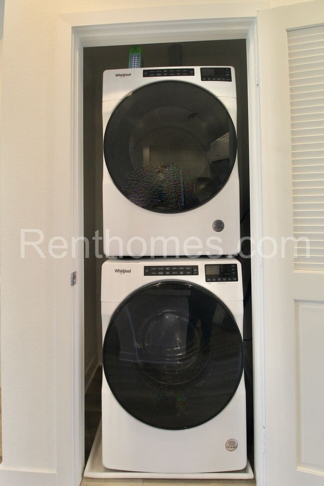 Building Photo - 1716 Discovery Falls Dr