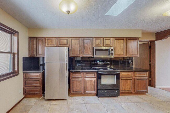 Building Photo - 501 Calle De