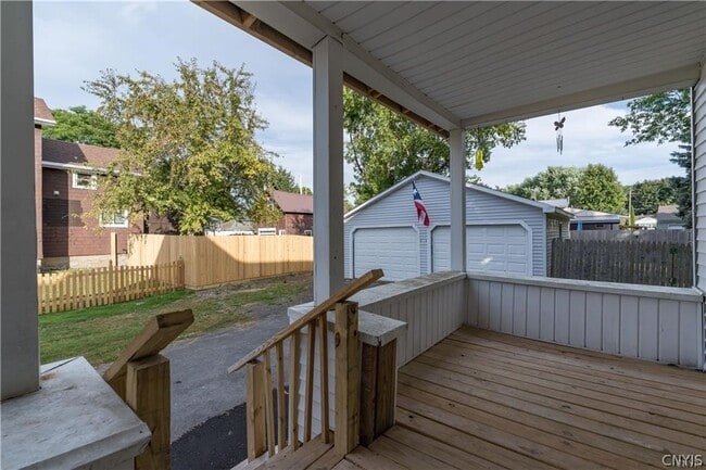 Building Photo - 380 Brainard St