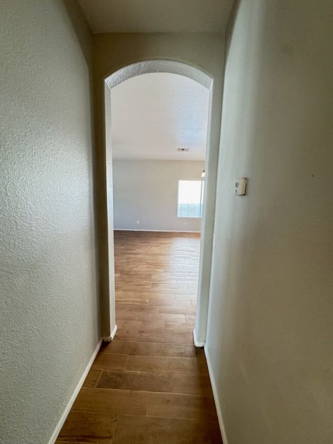Building Photo - Chandler 4 bed 2 bath