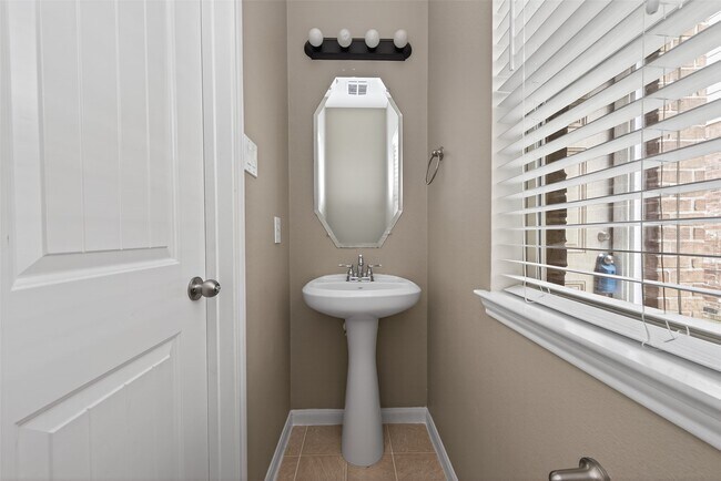 Building Photo - 17110 Amarose Dr