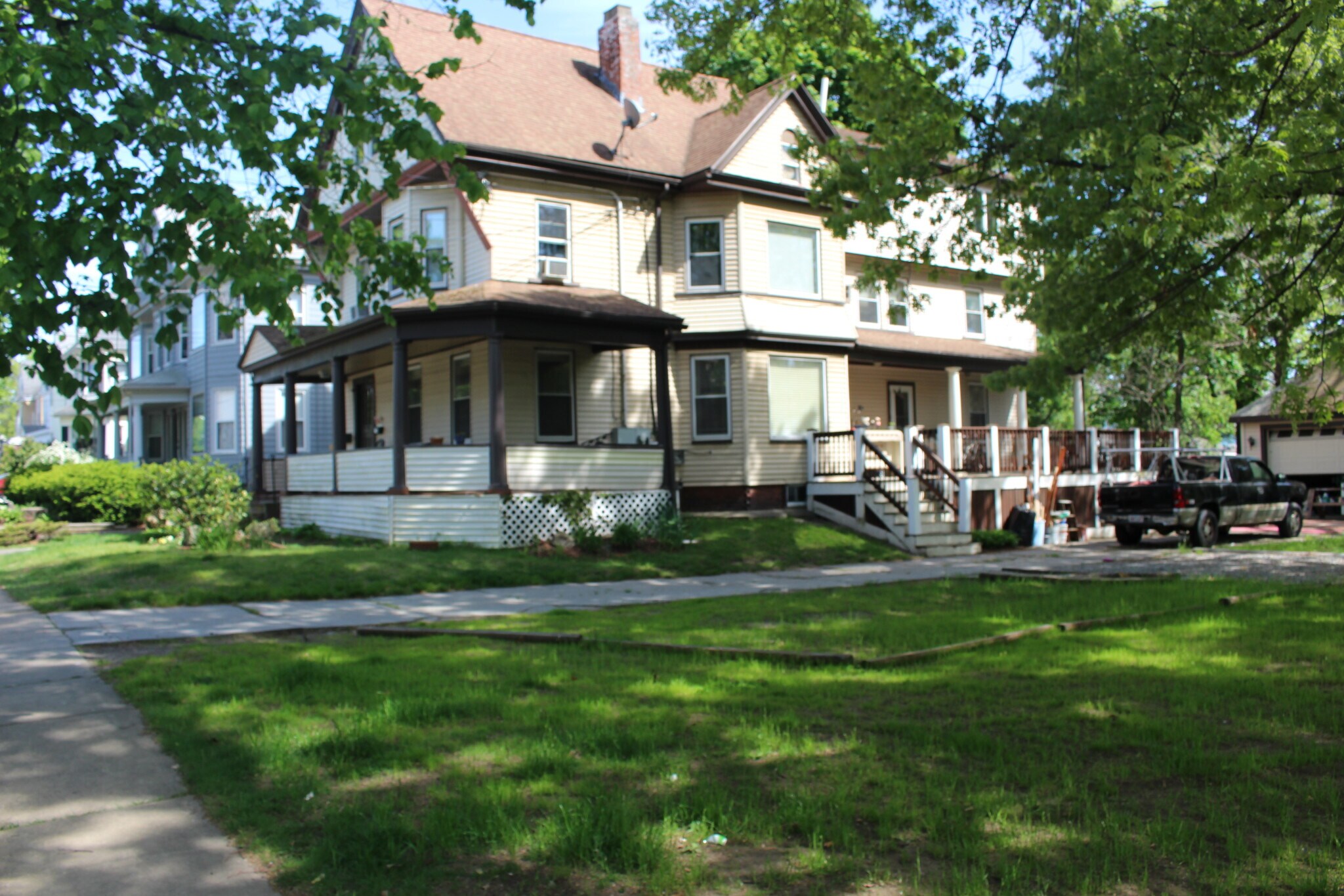 Building Photo - 27 Magoun Ave