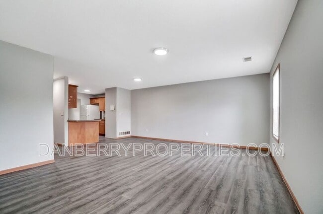 Building Photo - 1115 N Byrne Rd