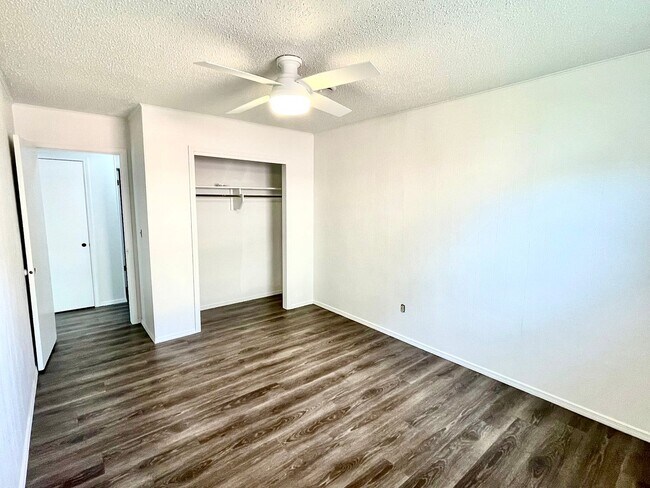 Building Photo - 2115 W Emma Ave