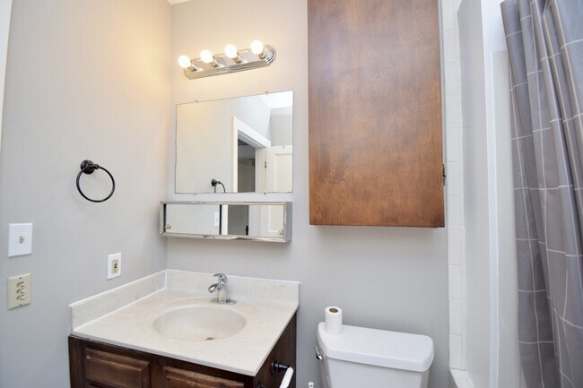Building Photo - 3048 Taylor Ave
