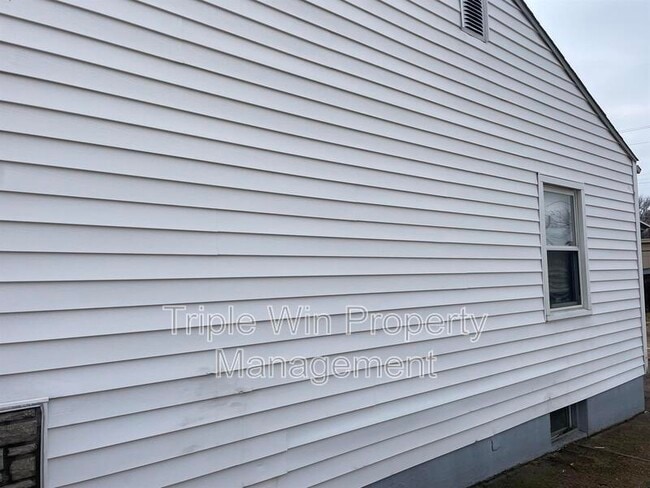 Building Photo - 5 Westdell Dr