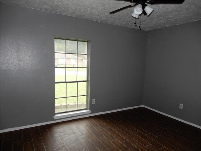 Building Photo - 15610 Morning Dove Dr