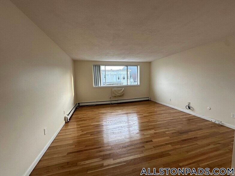 Building Photo - 88 Gardner St