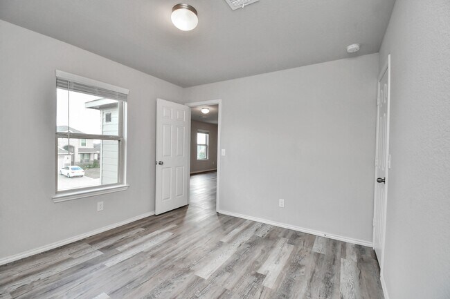 Building Photo - 5342 Prairie Dog Fork Ln