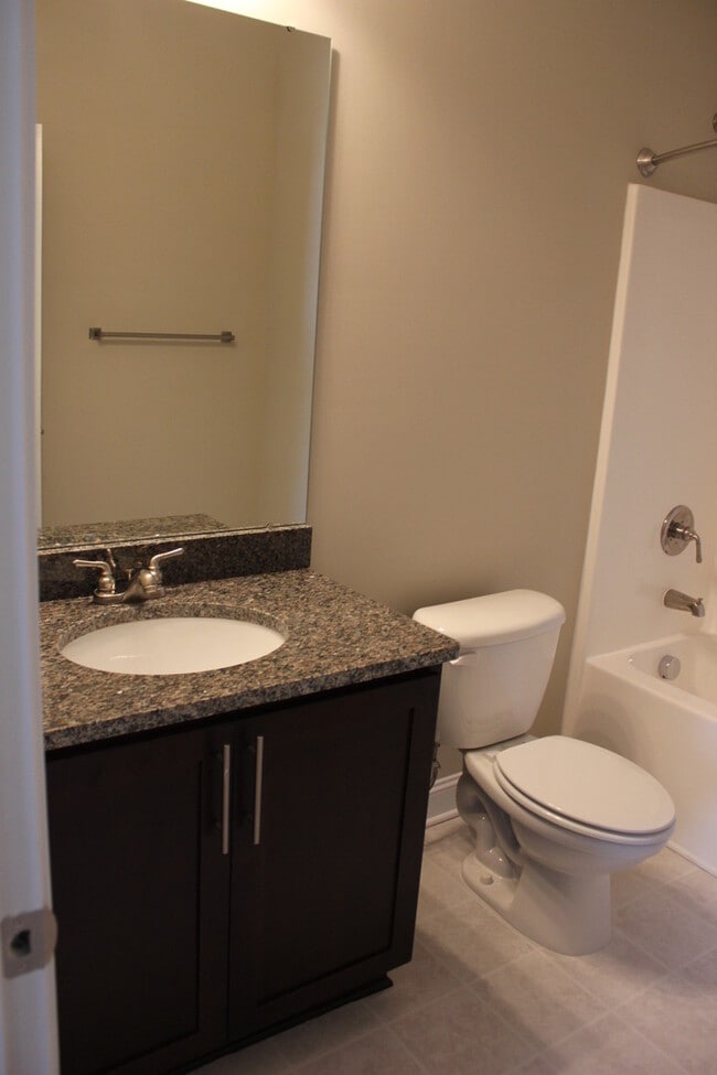 Building Photo - 2 Bedroom, 2 Bath Apartment for Rent