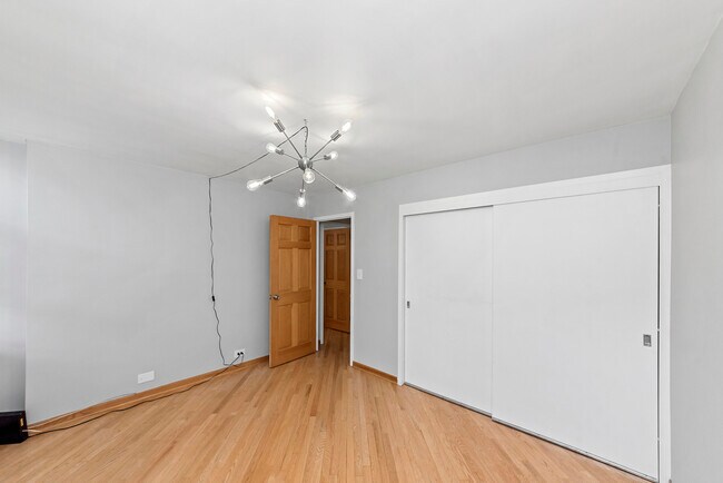 Building Photo - 3950 N Lake Shore Dr