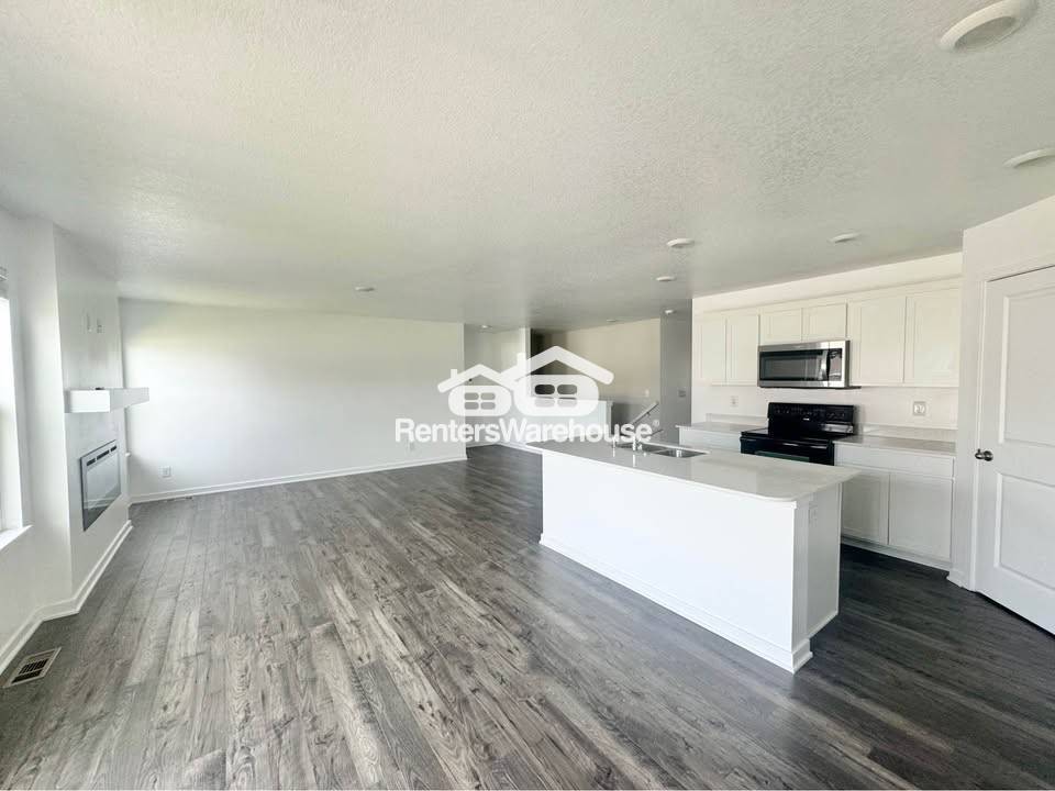 Building Photo - 4195 Cheyenne Ct