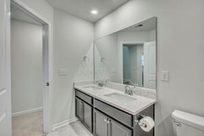 Building Photo - Available March 10th. Beautiful 6 BR/4.5 BA Home in Tanner Plantation!