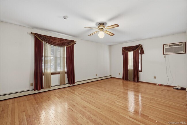 Building Photo - 95 King St