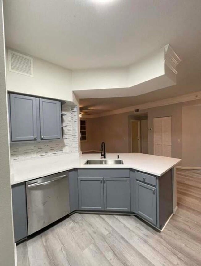 Building Photo - 9905 Baywinds Blvd
