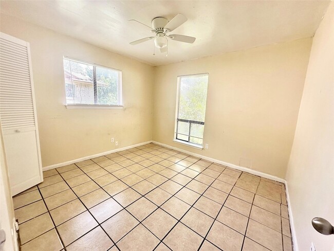 Building Photo - 207 W William Cannon Dr