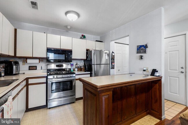 Building Photo - 1102 Diamond Dr