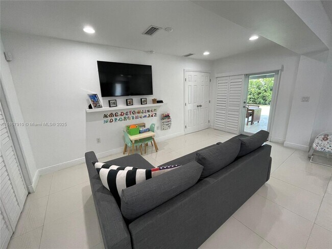 Building Photo - 4161 SW 102nd Ave