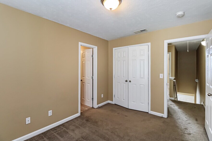 Building Photo - 8015 Logan Dr