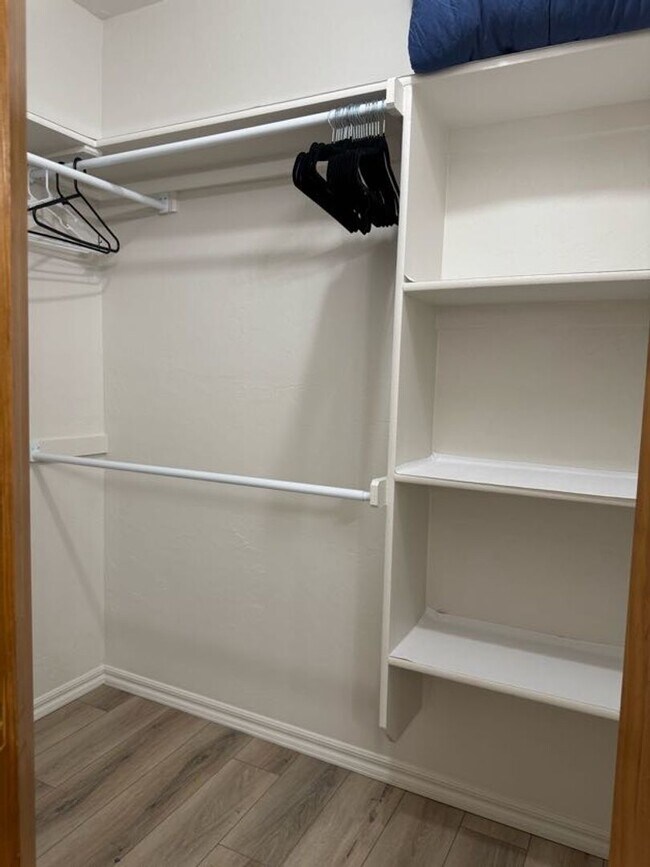 Building Photo - Fully Furnished, Short-Term Rental - (3) Bed/(2) Bath + Office! Pool Access!