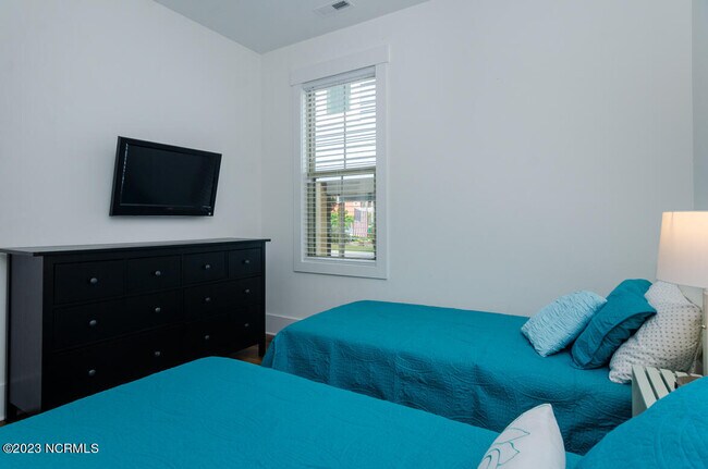 Building Photo - 1733 Pinfish Ln