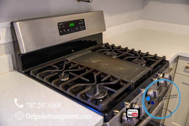 Building Photo - Enjoy Benicia living in this recently upgr...