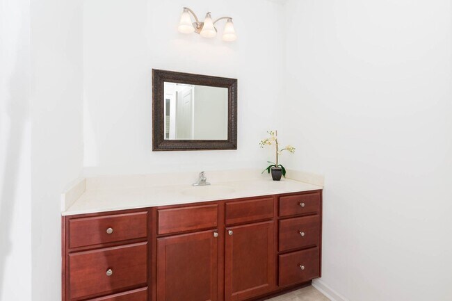 Building Photo - Spacious Condo in Spence Crossing