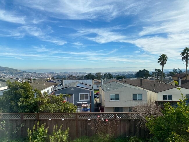 Building Photo - 81 Camelot Ct