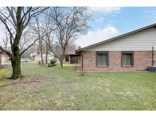 Building Photo - 1041 Zanzibar Ln N