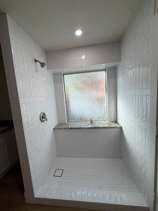 Building Photo - 70 Brookflower Rd