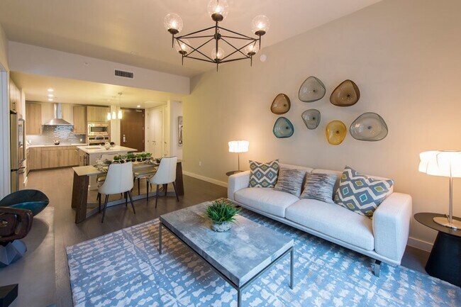 Building Photo - Live Luxury Near Hermann Park – 1 Month Free!