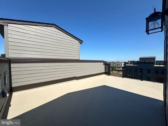 Building Photo - 43799 Middleway Ter