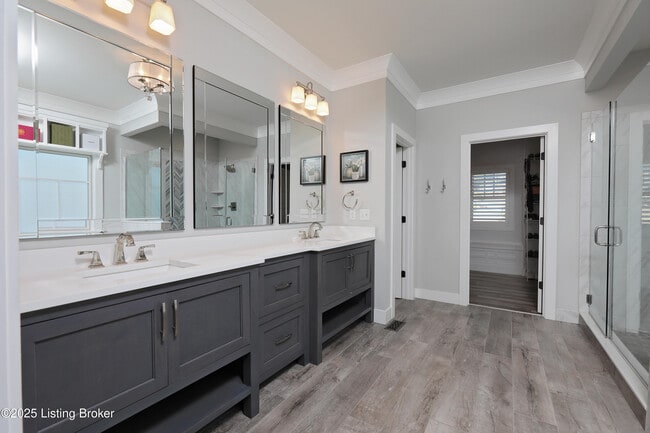 Building Photo - 14000 Glendower Dr