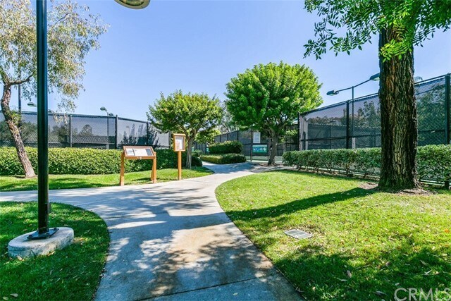 Building Photo - 24 Amarante