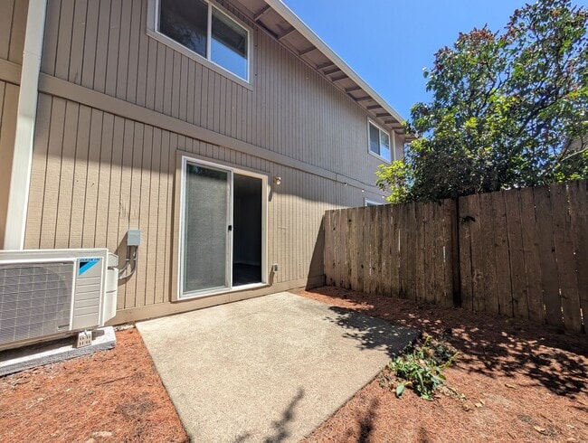 Building Photo - Newly Renovated 2-Bedroom, 1.5-Bath Apartm...
