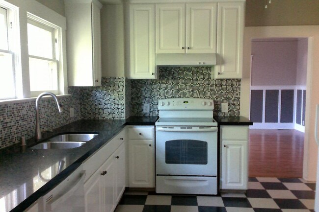 Building Photo - 1284 N Ferger Ave