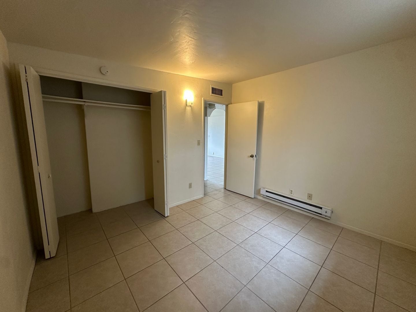 Building Photo - 2814 N Fontana Ave