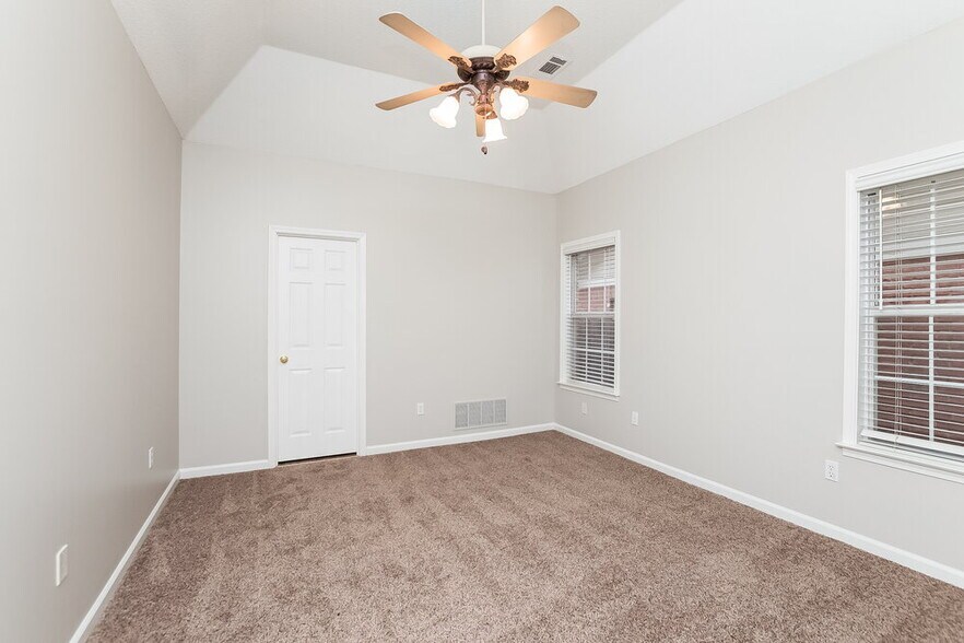 Building Photo - 622 W Ashley Glen Cir