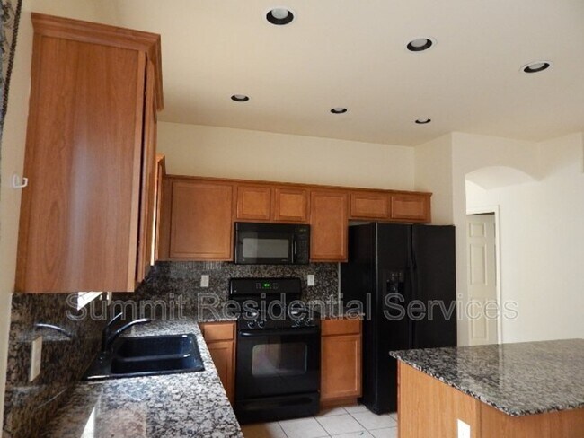 Building Photo - 242 E Corte Rancho Encanto