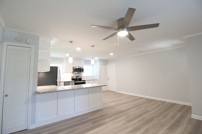 Building Photo - 2 Bedroom 1 Bath Near KU Med