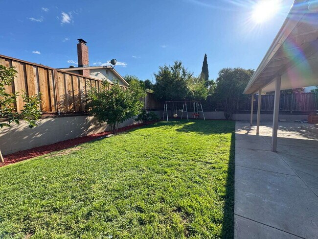 Building Photo - Large Evergreen Home with Solar & Community Pool