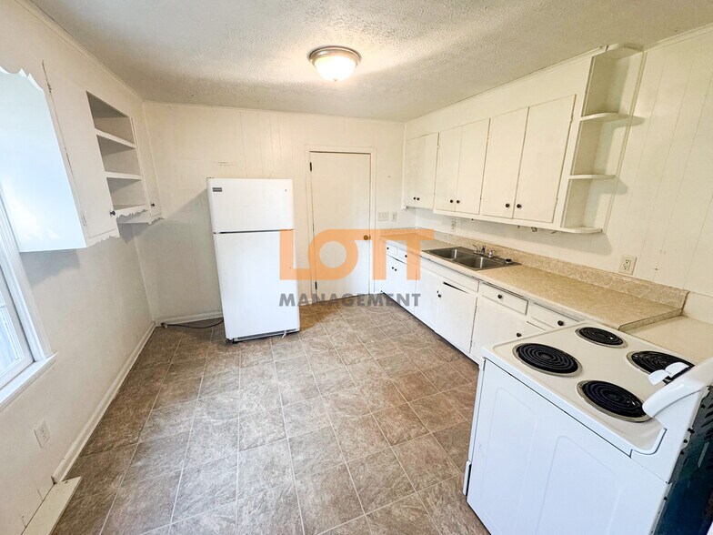 Building Photo - 126 Irene Cir