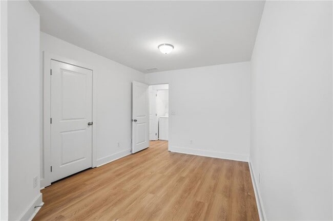 Building Photo - 6405 Shalks Xing Dr