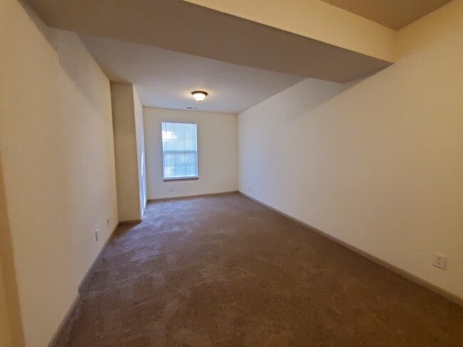 Building Photo - 1230 NW Ashley Dr