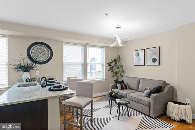 Building Photo - 417 18th St NE