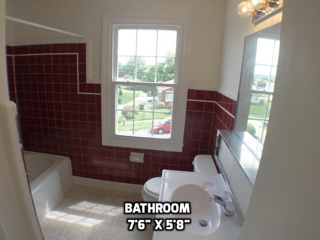 Building Photo - Three bedroom home excellent neighborhood